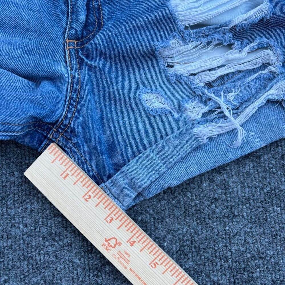 Cello Jeans Distressed Cuffed Denim Jean Shorts Women’s Size S Heavy Ripped Blue - Picture 5 of 6